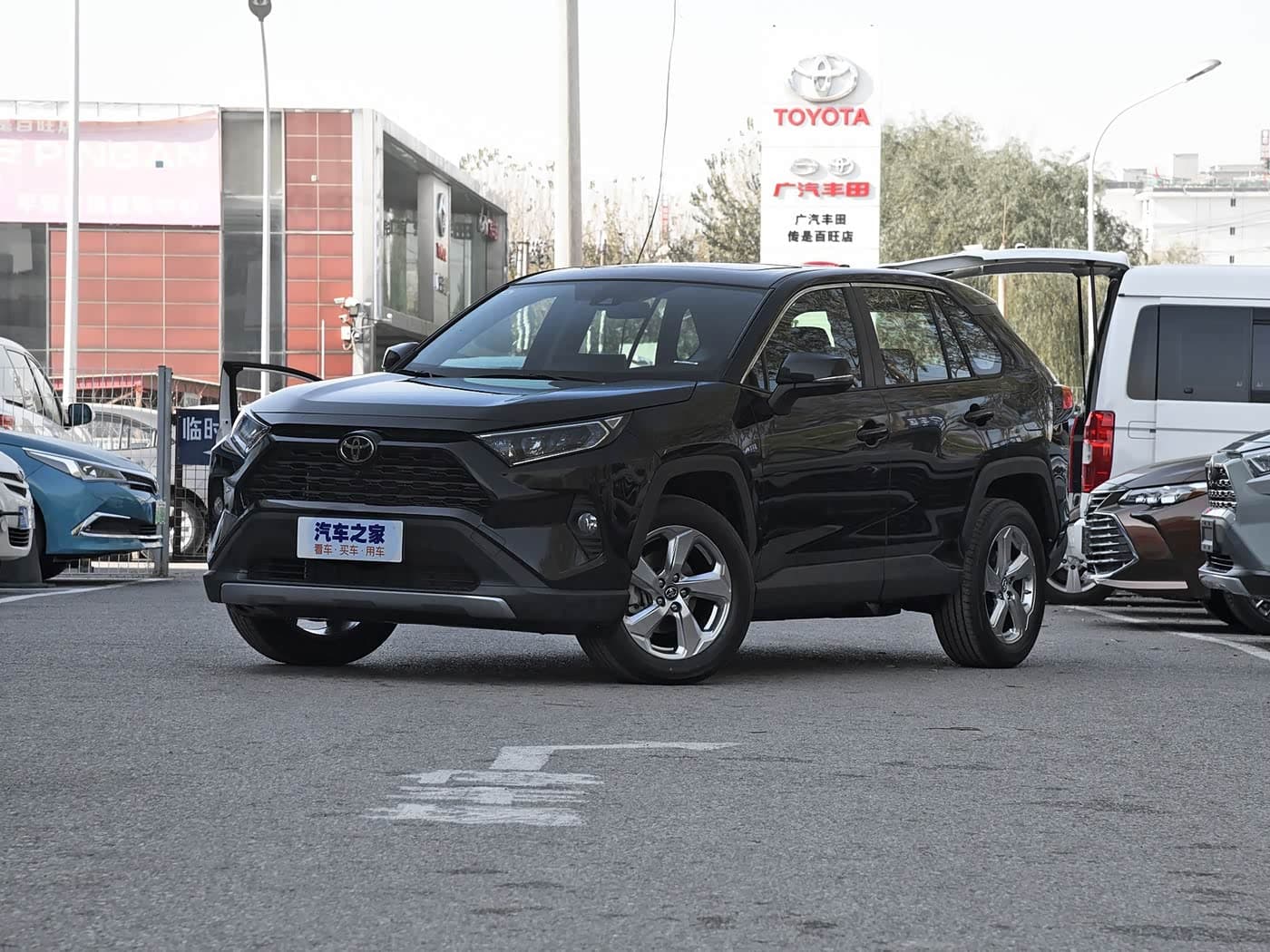 Toyota RAV4 2026 2.0L AWD Luxury (Black/Black)